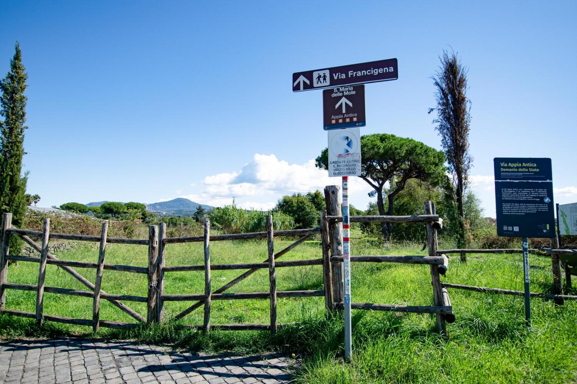 Attico Appia Antica Ciampino Aeroporto Apartment Santa Maria delle Mole ภายนอก รูปภาพ
